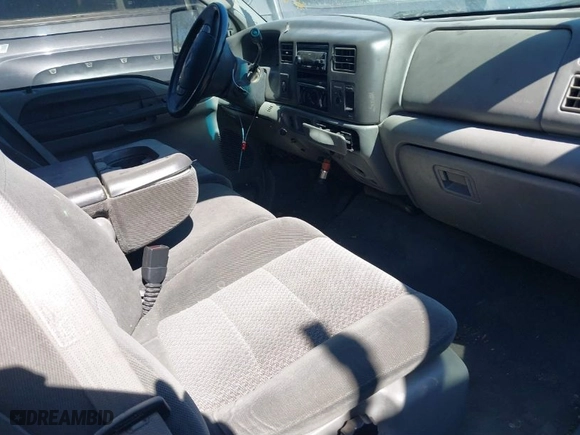 2003 Ford Super Duty F-250 XL with VIN 1FTNX20F83EA74842, listed as a IAAI auction lot 41620325 with 407,621 mi miles. Bid and sale history available at carsss.com. Image 5.