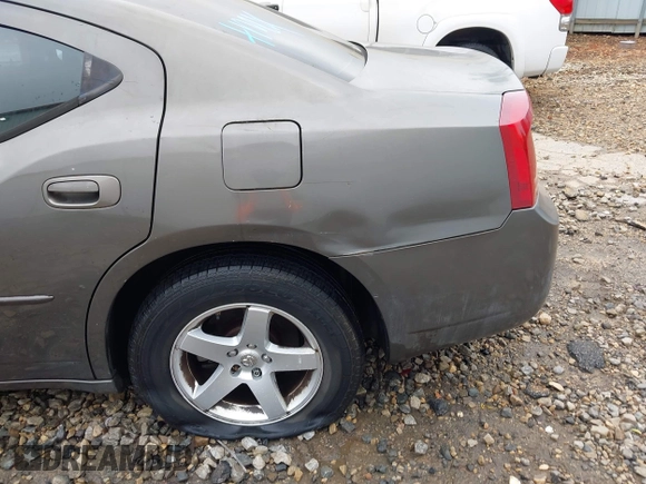 2008 Dodge Charger z VIN 2B3KA43G58H143802, wystawiony jako IAAI lot #42111772 z przebiegiem 225 931 mil mil oraz . Historia ofert i sprzedaży dostępna na DreamBid. Obrazek 6.