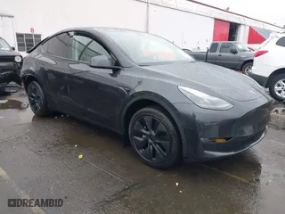 2025 Tesla Model Y Long Range with VIN 7SAYGDEE4SF276330, listed as a IAAI auction lot 41610309 with 1,096 mi miles. Bid and sale history available at carsss.com. Image 1.