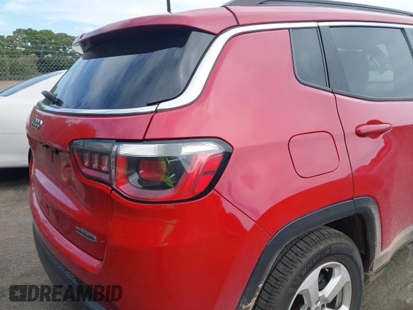 2018 Jeep Compass Latitude with VIN 3C4NJDBB9JT160925, listed as a IAAI auction lot 42301928 with 327,387 mi miles and . Bid and sale history available at DreamBid. Image 4.
