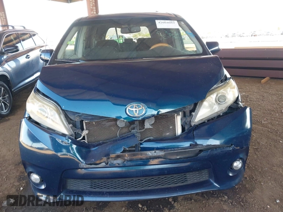 2012 Toyota Sienna SE with VIN 5TDXK3DC0CS264643, listed as a IAAI auction lot 42004082 with 118,675 mi miles. Bid and sale history available at carsss.com. Image 6.