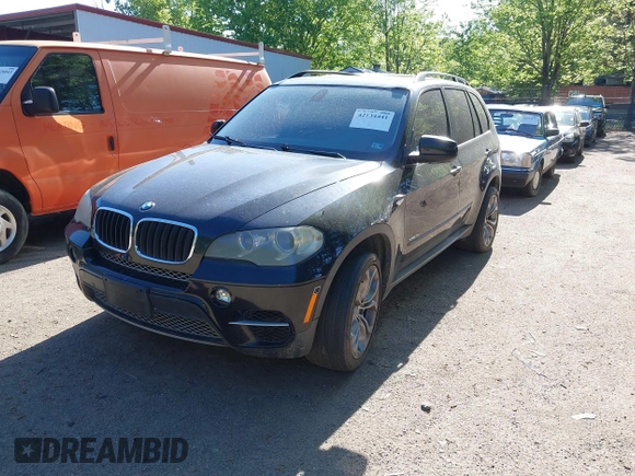2012 BMW X5 35i z VIN 5UXZV4C5XCL744343, wystawiony jako IAAI lot #42134441 z przebiegiem 136 984 mil mil oraz . Historia ofert i sprzedaży dostępna na DreamBid. Obrazek 2.