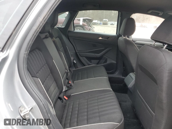 2024 Volkswagen Jetta Sport z VIN 3VWAM7BU7RM055585, wystawiony jako Copart lot #42109675 z przebiegiem 17 485 mil mil oraz Szkoda całkowita • Salvage title. Historia ofert i sprzedaży dostępna na DreamBid. Obrazek 10.