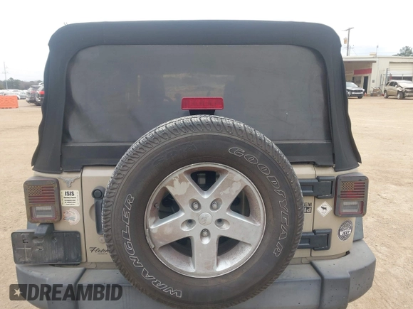 2016 Jeep Wrangler Unlimited Sport with VIN 1C4BJWDG9GL276069, listed as a IAAI auction lot 41618948 with 181,082 mi miles and . Bid and sale history available at DreamBid. Image 17.