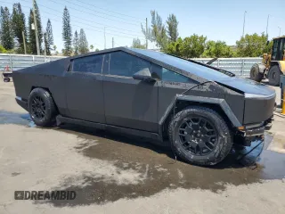2024 Tesla Cybertruck Cyberbeast z VIN 7G2CEHEEXRA017141, wystawiony jako Copart lot #49110745 z przebiegiem 2790 mil mil oraz Szkody całkowita. Historia ofert i sprzedaży dostępna na DreamBid. Obrazek 4.