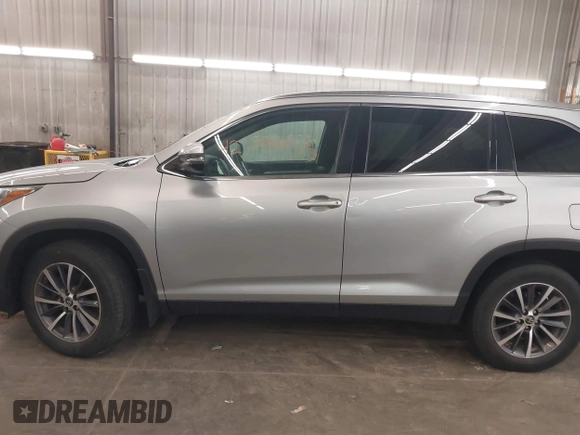2019 Toyota Highlander SE with VIN 5TDJZRFH4KS612004, listed as a IAAI auction lot 42294935 with 47,603 mi miles and . Bid and sale history available at DreamBid. Image 15.