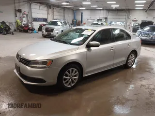 2012 Volkswagen Jetta SE с VIN 3VWDX7AJ9CM018864, выставлен на аукционе IAAI как лот 42044947 с пробегом 142 549 миль миль и . История ставок и продаж доступна на DreamBid. Изображение 2.