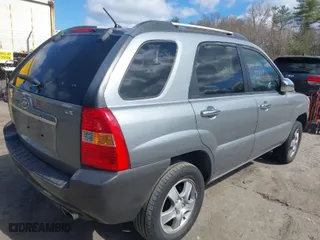 2007 Kia Sportage LX with VIN KNDJF724X77406414, listed as a IAAI auction lot 41909029 with 175,403 mi miles. Bid and sale history available at carsss.com. Image 4.