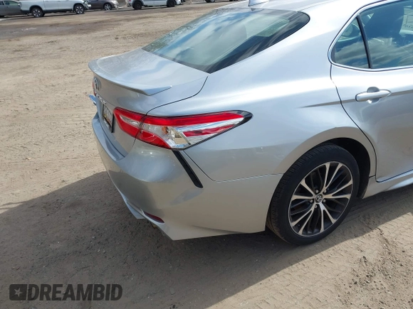 2020 Toyota Camry SE with VIN 4T1G11AKXLU941014, listed as a IAAI auction lot 41623517 with 109,172 mi miles. Bid and sale history available at carsss.com. Image 4.