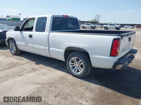 2005 Chevrolet Silverado 1500 LS with VIN 2GCEC19V751116258, listed as a IAAI auction lot 41890599 with 55,315 mi miles and . Bid and sale history available at DreamBid. Image 3.