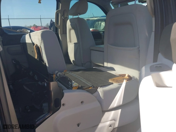 2007 Chevrolet Silverado 1500 LT w/1LT with VIN 2GCEC13C671544431, listed as a IAAI auction lot 41476046 with 133,476 mi miles. Bid and sale history available at carsss.com. Image 8.