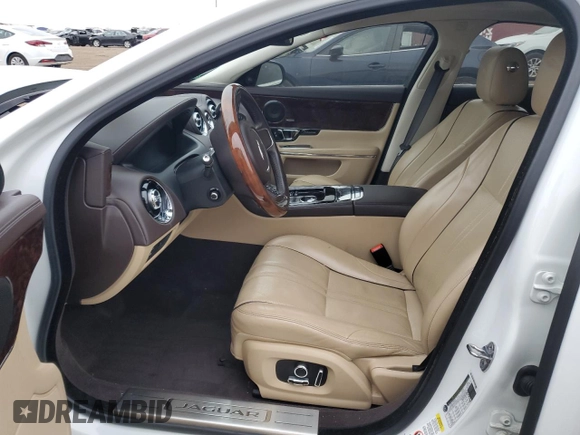 2016 Jaguar XJ R-Sport с VIN SAJWJ1CD9G8V92958, выставлен на аукционе Copart как лот 44177915 с пробегом Не указан миль и Списание • Salvage title. История ставок и продаж доступна на DreamBid. Изображение 7.