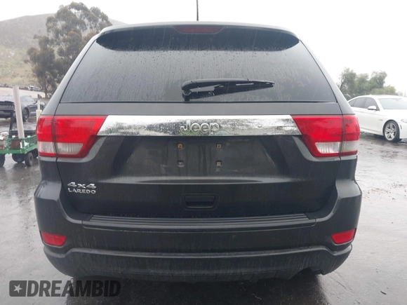 2011 Jeep Grand Cherokee Laredo z VIN 1J4RR4GG1BC566381, wystawiony jako IAAI lot #41547199 z przebiegiem 215 157 mil mil oraz . Historia ofert i sprzedaży dostępna na DreamBid. Obrazek 16.