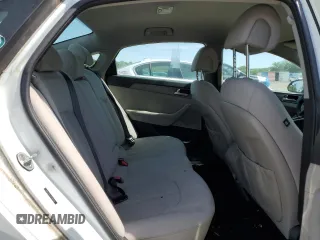 2016 Hyundai Sonata SE z VIN 5NPE24AF1GH385558, wystawiony jako Copart lot #57356665 z przebiegiem 98 991 mil mil oraz Czysty tytuł • Clean title. Historia ofert i sprzedaży dostępna na DreamBid. Obrazek 10.