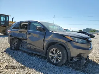 2015 Toyota Highlander LE Plus z VIN 5TDZKRFH4FS051610, wystawiony jako Copart lot #53880115 z przebiegiem 138 014 mil mil oraz Szkoda całkowita • Salvage title. Historia ofert i sprzedaży dostępna na DreamBid. Obrazek 4.