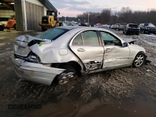2003 Mercedes-Benz C 240 z VIN WDBRF81J43F408657, wystawiony jako Copart lot #43817805 z przebiegiem Nie podano mil oraz Szkoda całkowita • Salvage title. Historia ofert i sprzedaży dostępna na DreamBid. Obrazek 3.