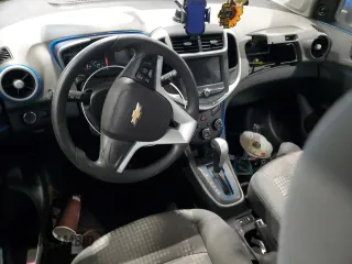 2019 Chevrolet Sonic LS z VIN 1G1JB5SB8K4133569, wystawiony jako Copart lot #41665665 z przebiegiem 64 664 mil mil oraz Szkoda całkowita • Salvage title. Historia ofert i sprzedaży dostępna na DreamBid. Obrazek 8.