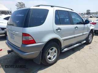 1998 Mercedes-Benz M 320/430/500 z VIN 4JGAB54E3WA045658, wystawiony jako IAAI lot #42150213 z przebiegiem 189 202 mil mil oraz . Historia ofert i sprzedaży dostępna na DreamBid. Obrazek 4.
