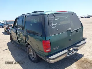 2000 Ford Expedition XLT with VIN 1FMRU1563YLC33035, listed as a IAAI auction lot 42000620 with 288,055 mi miles. Bid and sale history available at carsss.com. Image 3.
