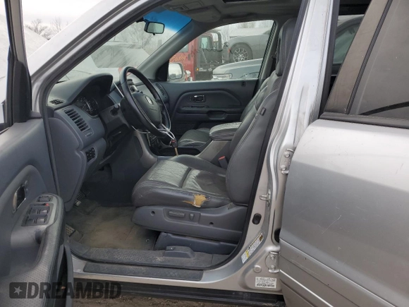 2005 Honda Pilot EX-L z VIN 5FNYF18635B053929, wystawiony jako Copart lot #82058334 z przebiegiem 311 568 mil mil oraz Czysty tytuł • Clean title. Historia ofert i sprzedaży dostępna na DreamBid. Obrazek 7.