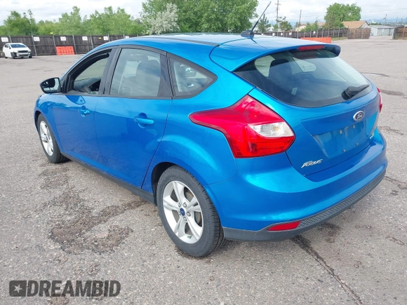 2014 Ford Focus SE z VIN 1FADP3K23EL396126, wystawiony jako IAAI lot #42380189 z przebiegiem 143 298 mil mil oraz . Historia ofert i sprzedaży dostępna na DreamBid. Obrazek 3.