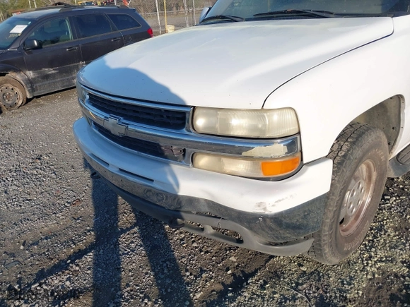 2001 Chevrolet Tahoe LT with VIN 1GNEC13T91R140982, listed as a IAAI auction lot 41801748 with 429,014 mi miles. Bid and sale history available at carsss.com. Image 6.