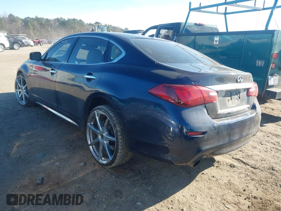 2015 Infiniti Q70 with VIN JN1BY1PP6FM600441, listed as a IAAI auction lot 41328735 with 156,402 mi miles and . Bid and sale history available at DreamBid. Image 3.