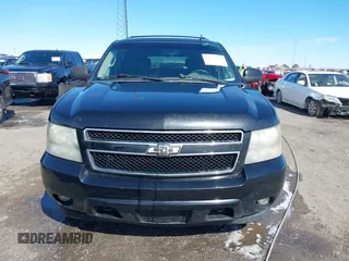 2010 Chevrolet Suburban LT with VIN 1GNUKJE35AR147956, listed as a IAAI auction lot 41722353 with 277,153 mi miles. Bid and sale history available at carsss.com. Image 12.