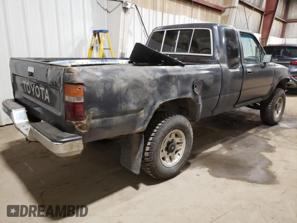 1991 Toyota Pickup с VIN JT4RN13P0M6028973, выставлен на аукционе Copart как лот 57910145 с пробегом 197 629 миль миль и Списание • Salvage title. История ставок и продаж доступна на DreamBid. Изображение 3.