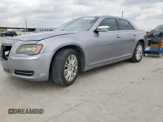 2014 Chrysler 300 C z VIN 2C3CCAKG2EH170128, wystawiony jako Copart lot #54786315 z przebiegiem 97 611 mil mil oraz Szkoda całkowita • Salvage title. Historia ofert i sprzedaży dostępna na DreamBid. Obrazek 1.
