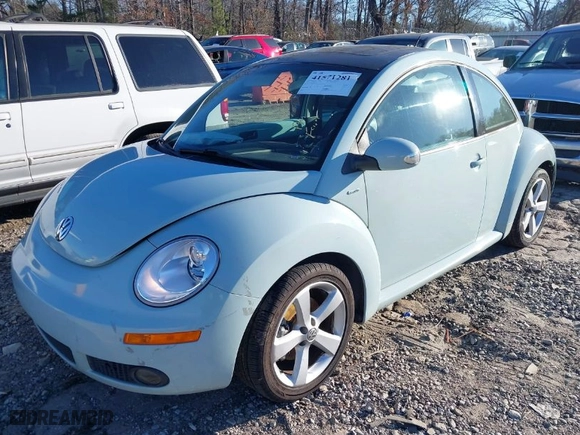 2010 Volkswagen New Beetle Coupe with VIN 3VWRW3AG6AM032191, listed as a IAAI auction lot 41571281 with 86,500 mi miles. Bid and sale history available at carsss.com. Image 2.