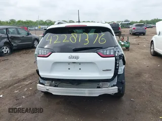 2019 Jeep Cherokee Latitude Plus z VIN 1C4PJLLX8KD160404, wystawiony jako IAAI lot #42281376 z przebiegiem 20 566 mil mil oraz . Historia ofert i sprzedaży dostępna na DreamBid. Obrazek 17.