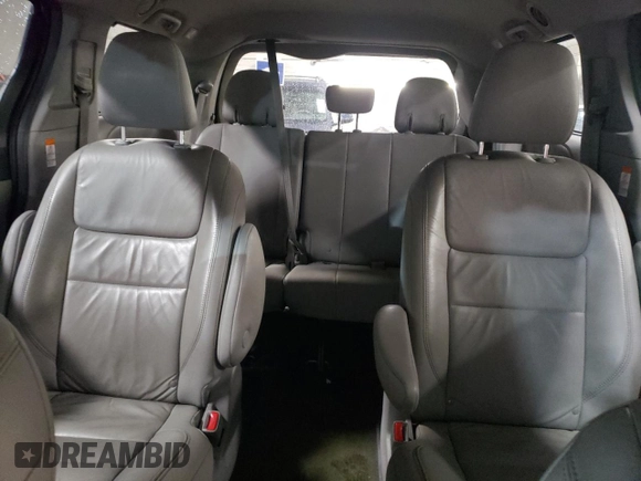 2018 Toyota Sienna XLE z VIN 5TDDZ3DC1JS197031, wystawiony jako Copart lot #44201715 z przebiegiem 180 475 mil mil oraz Szkoda całkowita • Salvage title. Historia ofert i sprzedaży dostępna na DreamBid. Obrazek 10.