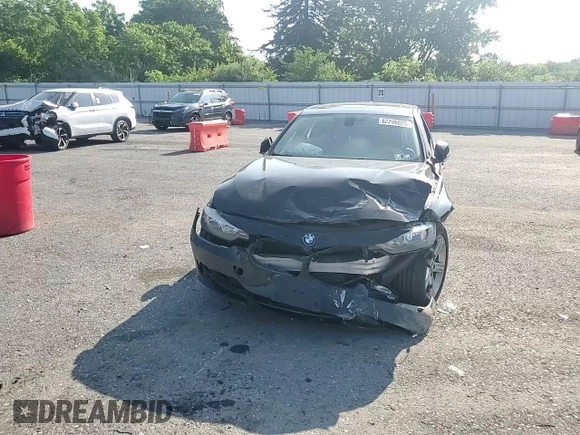2014 BMW 3 Series 328i xDrive z VIN WBA3B5C59EF959006, wystawiony jako Copart lot #62296025 z przebiegiem Nie podano mil oraz Szkoda całkowita • Salvage title. Historia ofert i sprzedaży dostępna na DreamBid. Obrazek 13.