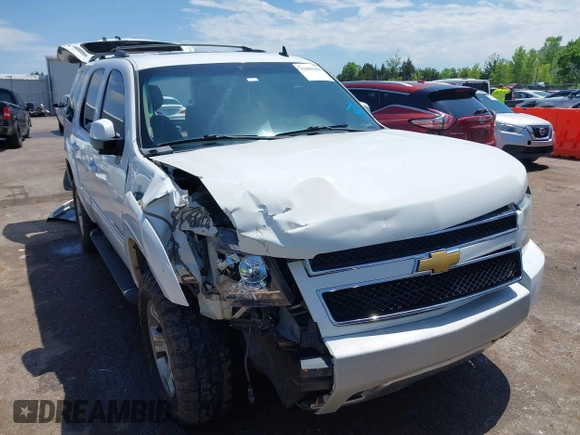 2010 Chevrolet Tahoe LT z VIN 1GNUKBE09AR176081, wystawiony jako IAAI lot #42085905 z przebiegiem 349 312 mil mil oraz . Historia ofert i sprzedaży dostępna na DreamBid. Obrazek 6.
