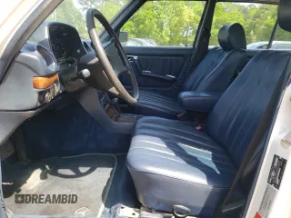 1983 Mercedes-Benz 300 D z VIN WDBAB33AXDB031298, wystawiony jako Copart lot #53799325 z przebiegiem 315 445 mil mil oraz Szkoda całkowita • Salvage title. Historia ofert i sprzedaży dostępna na DreamBid. Obrazek 7.