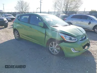 2014 Hyundai Accent SE z VIN KMHCU5AEXEU175389, wystawiony jako IAAI lot #42067176 z przebiegiem 124 741 mil mil oraz . Historia ofert i sprzedaży dostępna na DreamBid. Obrazek 1.