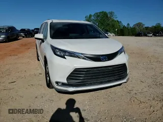 2021 Toyota Sienna XLE with VIN 5TDYRKEC5MS009173, listed as a Copart auction lot 52110265 with 81,880 mi miles and Salvage Title. Bid and sale history available at carsss.com. Image 12.