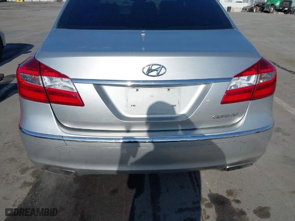 2013 Hyundai Genesis 3.8L with VIN KMHGC4DD2DU235455, listed as a IAAI auction lot 42024961 with 91,673 mi miles. Bid and sale history available at carsss.com. Image 16.
