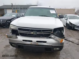 2006 Chevrolet Silverado 1500 LT2 with VIN 2GCEK19B161147287, listed as a IAAI auction lot 41508773 with 202,155 mi miles. Bid and sale history available at carsss.com. Image 12.
