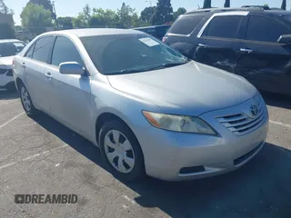 2007 Toyota Camry CE z VIN 4T1BE46K77U146808, wystawiony jako IAAI lot #42293980 z przebiegiem 201 112 mil mil oraz . Historia ofert i sprzedaży dostępna na DreamBid. Obrazek 1.
