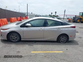 2017 Toyota Prius Plus with VIN JTDKARFP2H3062718, listed as a IAAI auction lot 42207527 with 91,707 mi miles and . Bid and sale history available at DreamBid. Image 14.