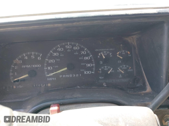 1999 Chevrolet Suburban with VIN 3GNEC16R6XG266922, listed as a IAAI auction lot 41992370 with 370,843 mi miles and . Bid and sale history available at DreamBid. Image 6.