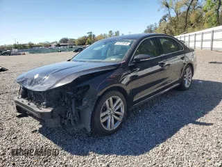 2017 Volkswagen Passat SEL Premium z VIN 1VWCT7A32HC077806, wystawiony jako Copart lot #47272815 z przebiegiem 127 040 mil mil oraz Szkoda całkowita • Salvage title. Historia ofert i sprzedaży dostępna na DreamBid. Obrazek 1.