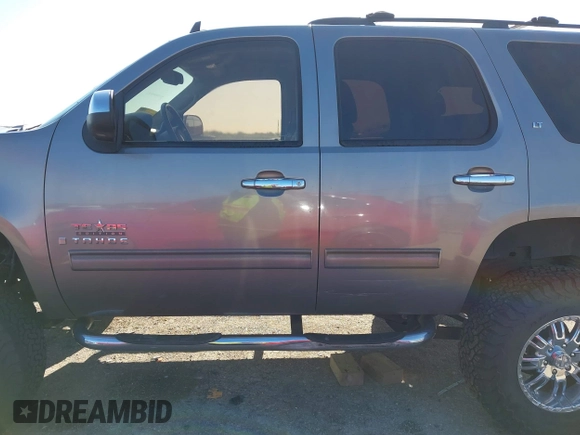 2009 Chevrolet Tahoe 2LT z VIN 1GNFC230X9R291177, wystawiony jako IAAI lot #41965944 z przebiegiem 71 073 mil mil oraz . Historia ofert i sprzedaży dostępna na DreamBid. Obrazek 14.