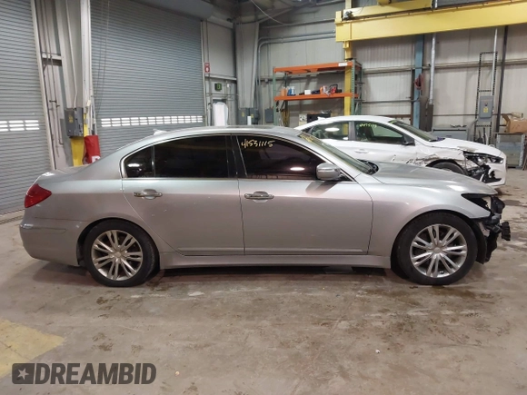 2013 Hyundai Genesis 3.8L with VIN KMHGC4DD5DU250581, listed as a IAAI auction lot 41531115 with 1 mi miles. Bid and sale history available at carsss.com. Image 14.
