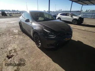 2024 Tesla Model Y Long Range with VIN 7SAYGDEE4RF127409, listed as a Copart auction lot 84274794 with 14,246 mi miles and Salvage title. Bid and sale history available at DreamBid. Image 10.
