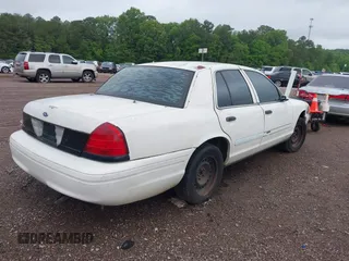 2001 Ford Crown Victoria Police Interceptor z VIN 2FAFP71W21X165218, wystawiony jako IAAI lot #42062199 z przebiegiem 233 978 mil mil oraz . Historia ofert i sprzedaży dostępna na DreamBid. Obrazek 4.