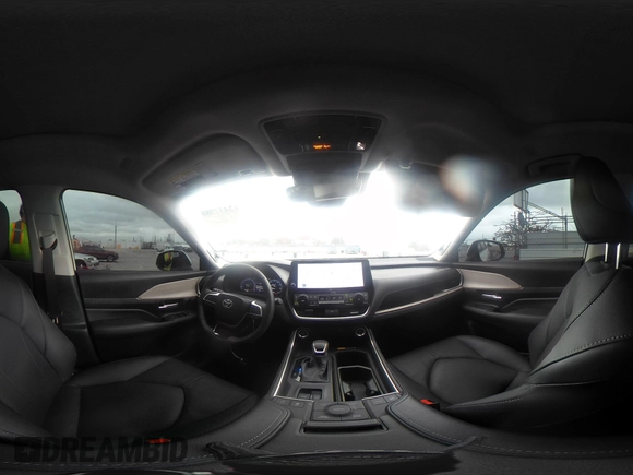 2024 Toyota Highlander XLE z VIN 5TDAAAB50RS068275, wystawiony jako IAAI lot #42437588 z przebiegiem 5 878 mil mil oraz . Historia ofert i sprzedaży dostępna na DreamBid. Obrazek 18.