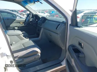 2003 Honda Pilot EX with VIN 2HKYF18523H578342, listed as a IAAI auction lot 41476959 with 367,541 mi miles and . Bid and sale history available at carsss.com. Image 5.